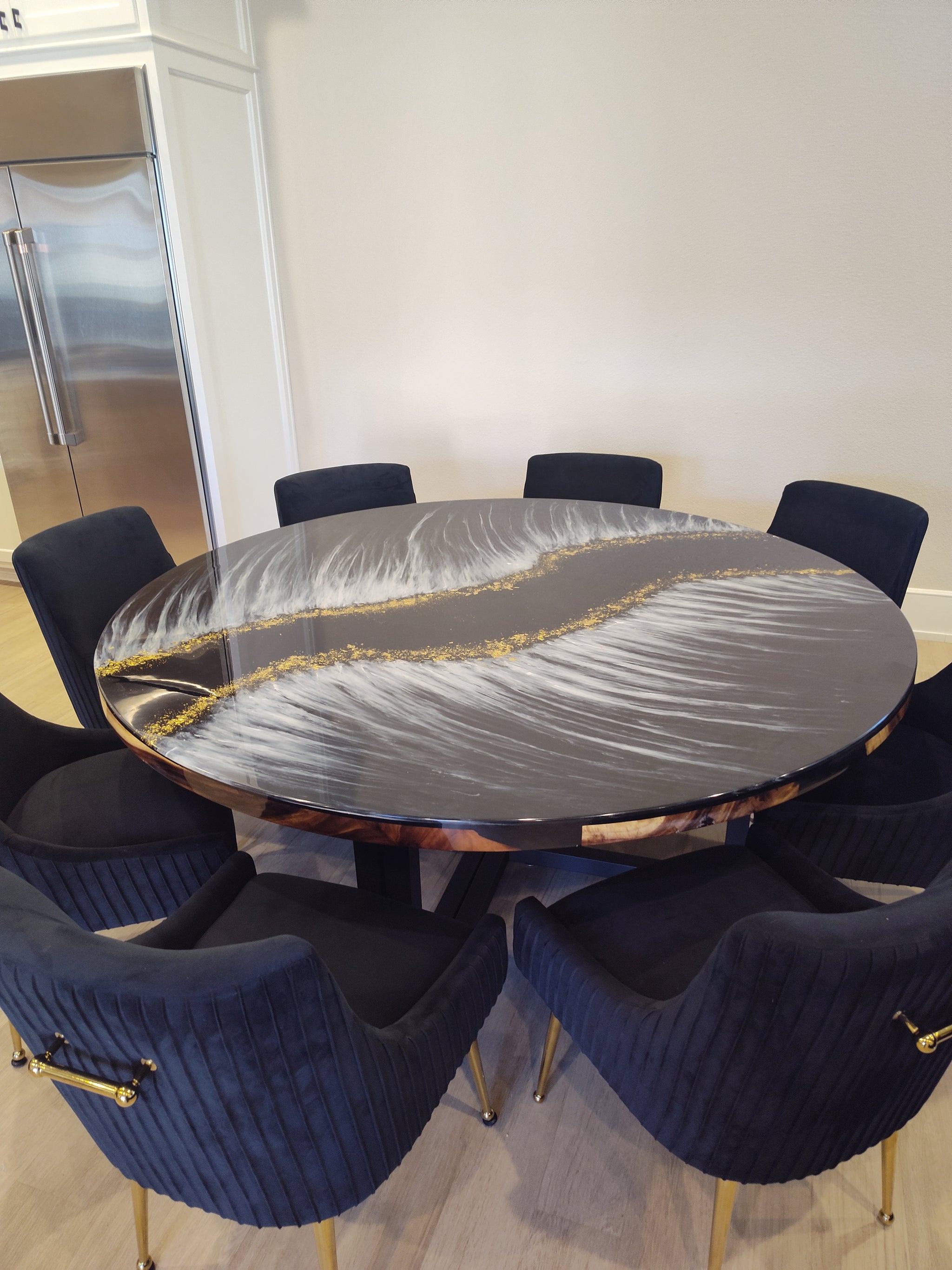 A Luxury Interior : Velmarie C.'s Walnut Round Table with Ethereal Waves