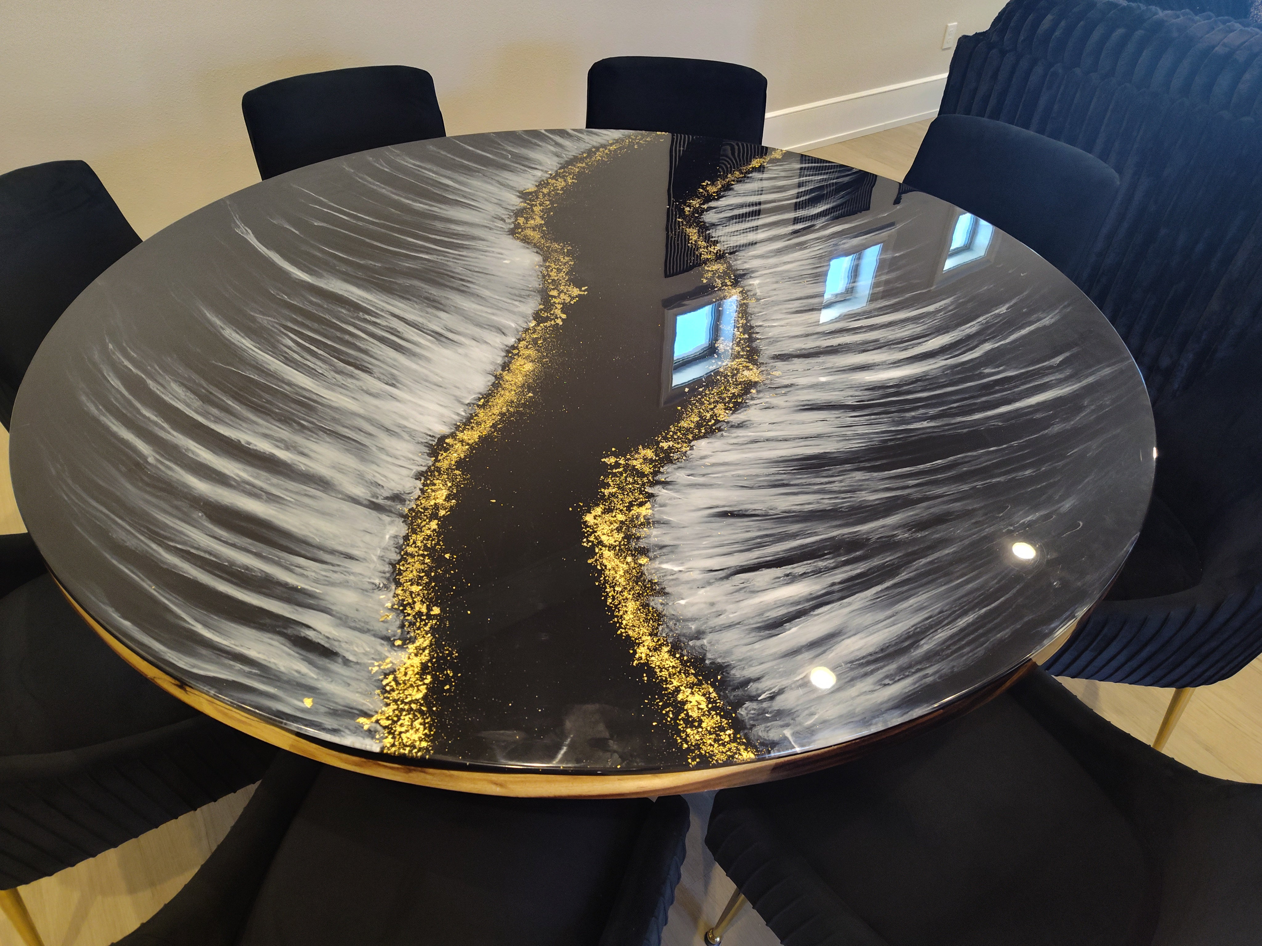 A Luxury Interior : Velmarie C.'s Walnut Round Table with Ethereal Waves