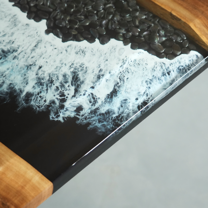 Tabletop with a natural stone design and wooden edges