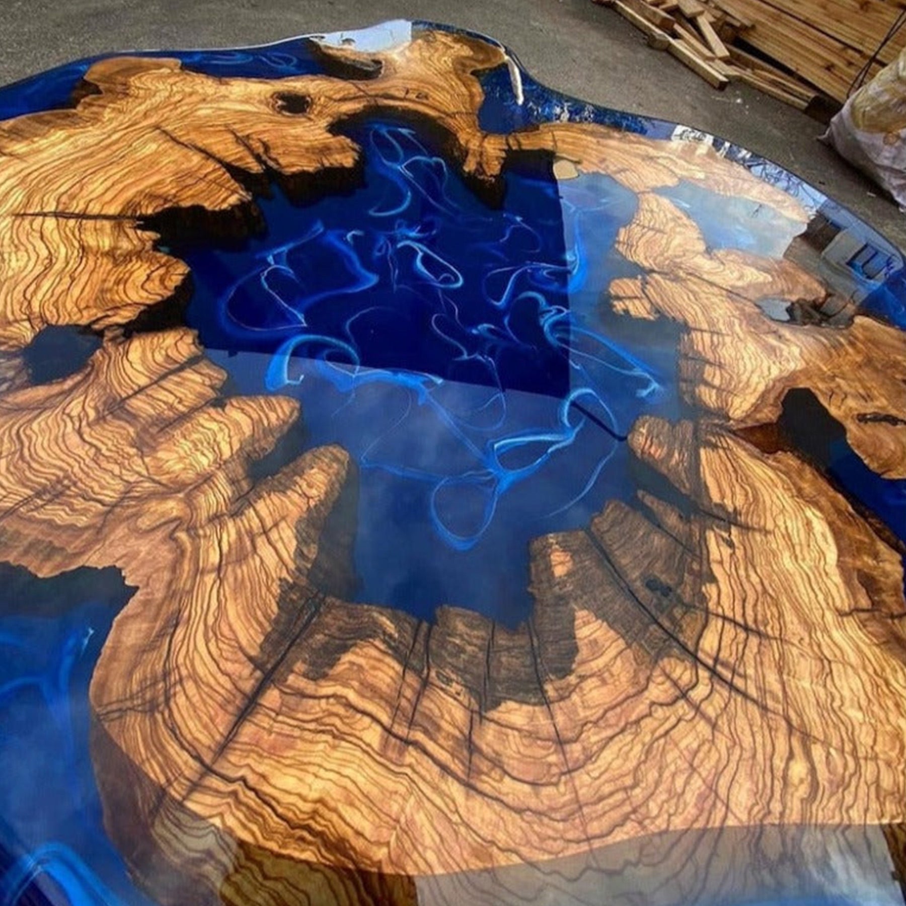 Custom Blue Ocean Epoxy Round Coffee Table CRT-118 – SEAWAVETABLE