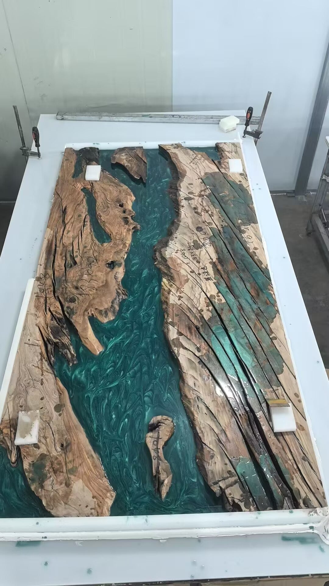 EPOXY RIVER TABLE