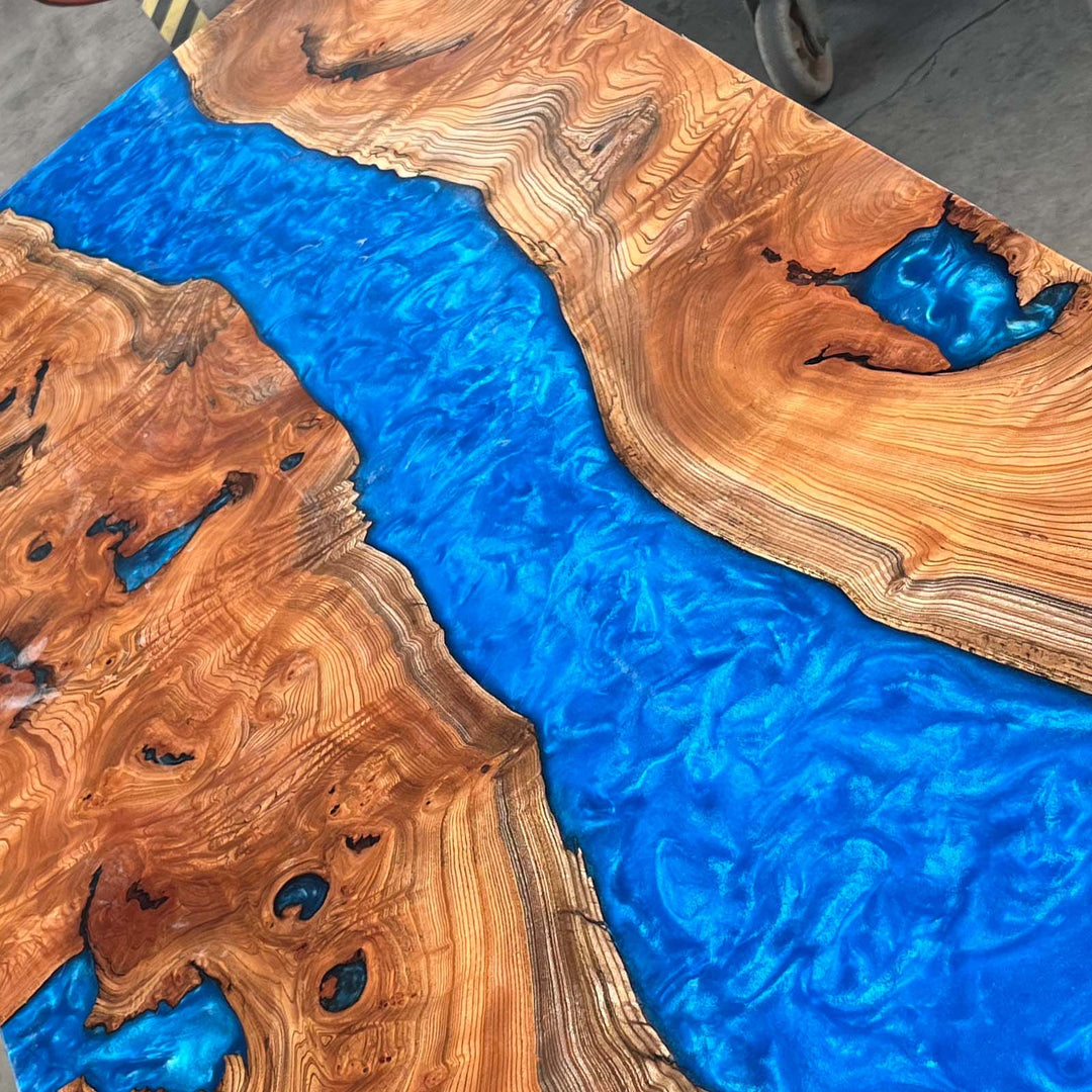 Seawavetable-Statement dining table with ocean blue resin and beech wood – Minnesota