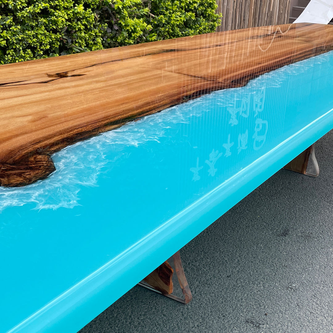 Seawavetable-Luxury epoxy resin dining table with golden camphor wood grain