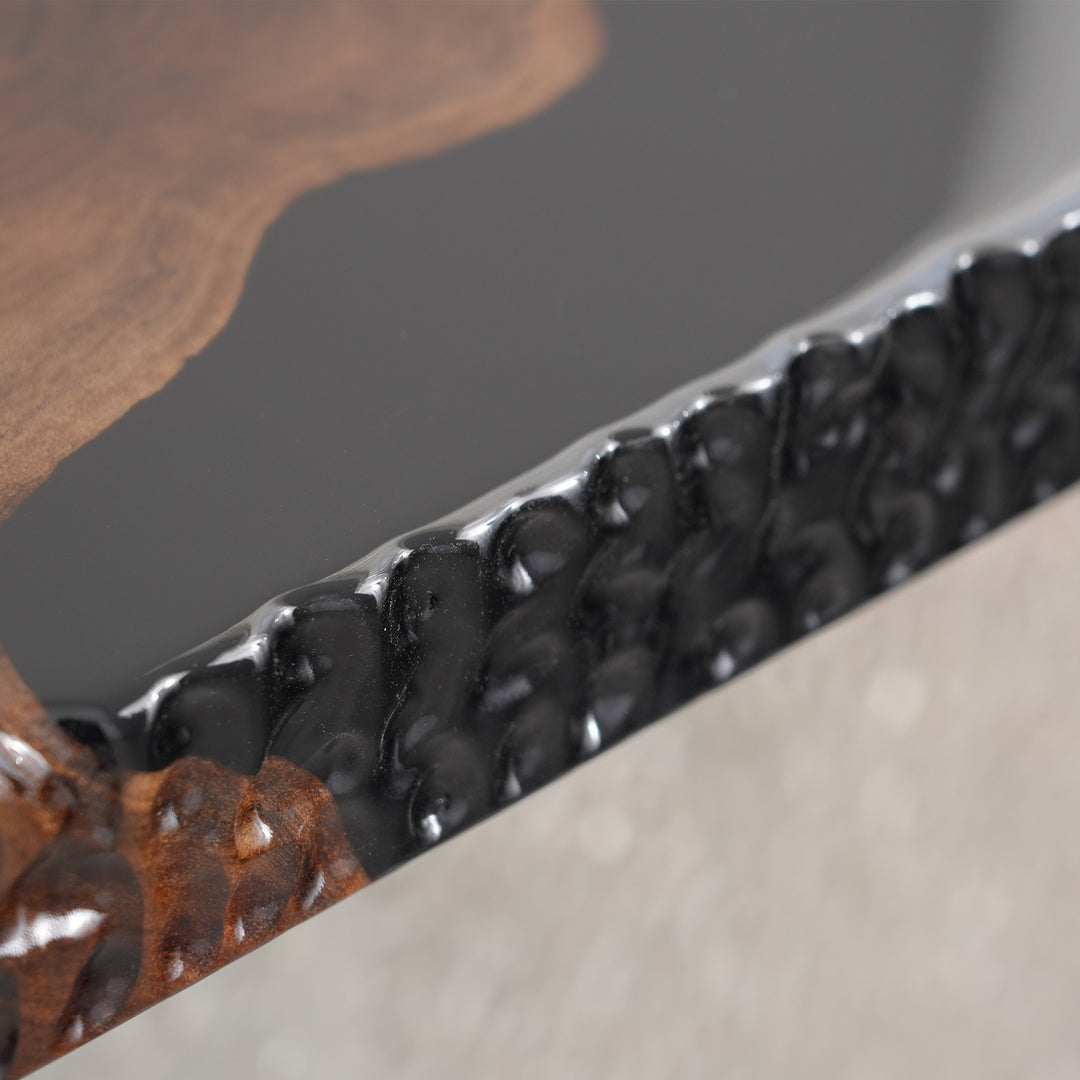 Seawavetable-Close-up of chiseled edge and natural grain on a black walnut resin table