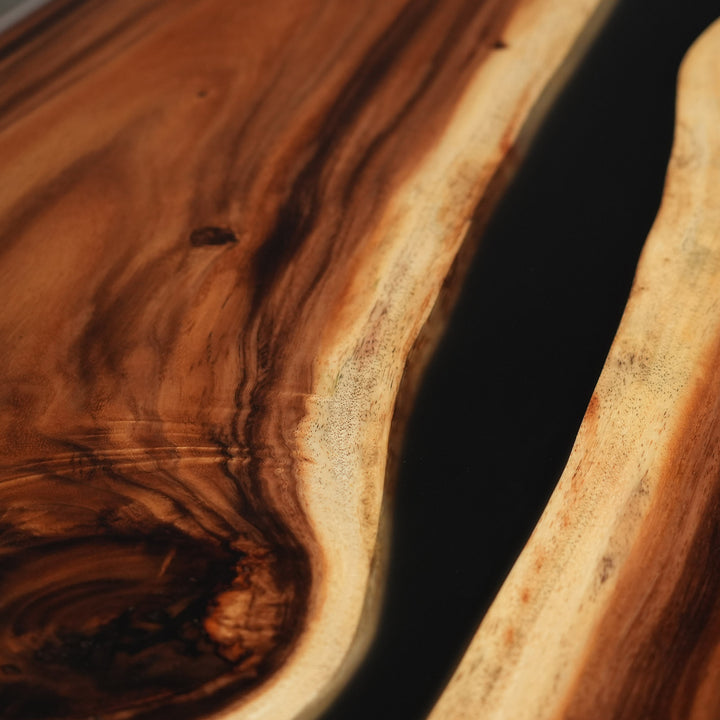 Detail of a solid wood dining table highlighting the natural walnut grain texture and the sleek polished resin surface - SeawaveTable