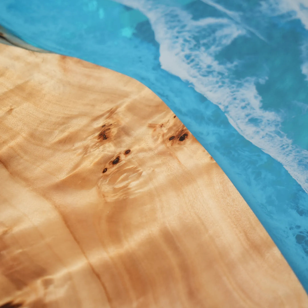 Detail of a wood dining table highlighting the natural poplar grain texture and the sleek glossy resin surface - SeawaveTable