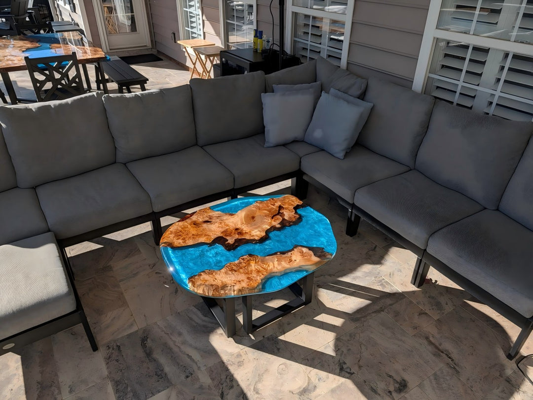 Sunlight hitting the resin, showing water-like shimmer.