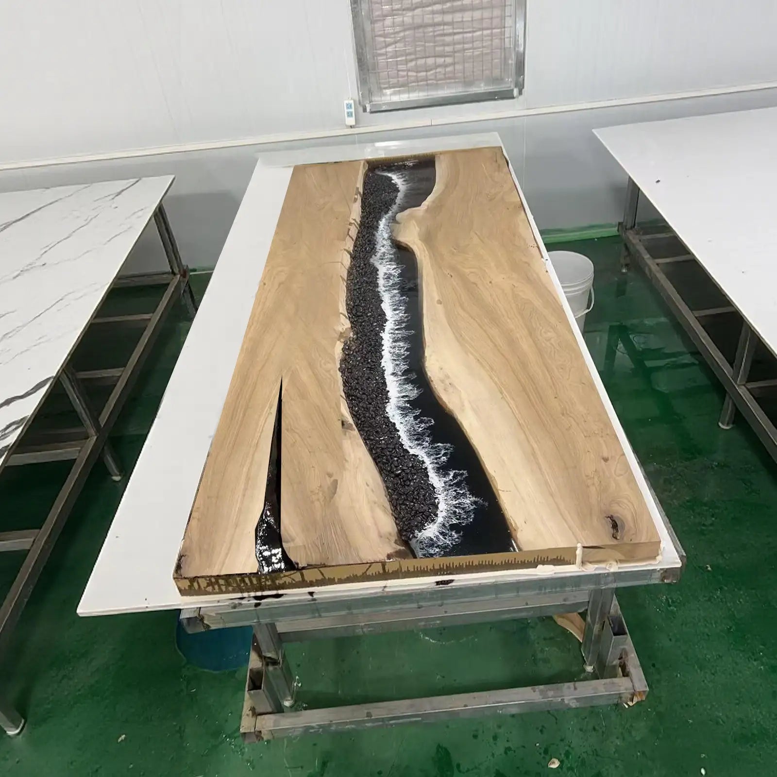 SeawaveTable sanding and high gloss polishing process on black walnut epoxy river dining table